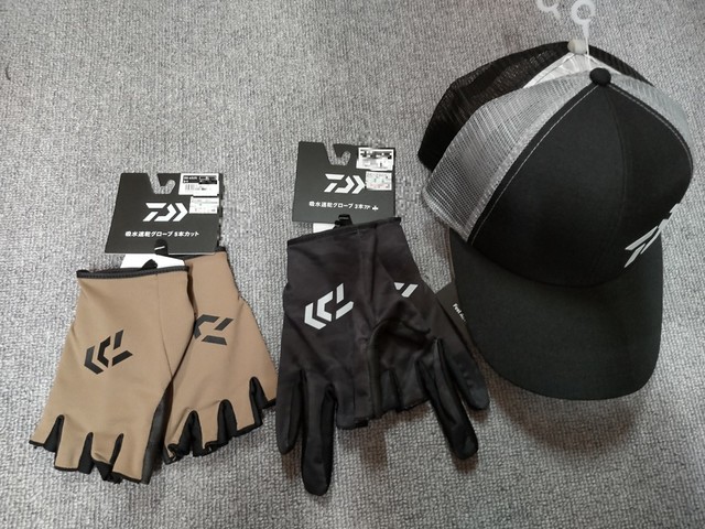 Daiwa ダイワ　スーツ　ベスト　キャップ　タオル　グローブ　ヒップガード付き Daiwa ダイワスーツベストキャップタオルグローブヒップガード付き