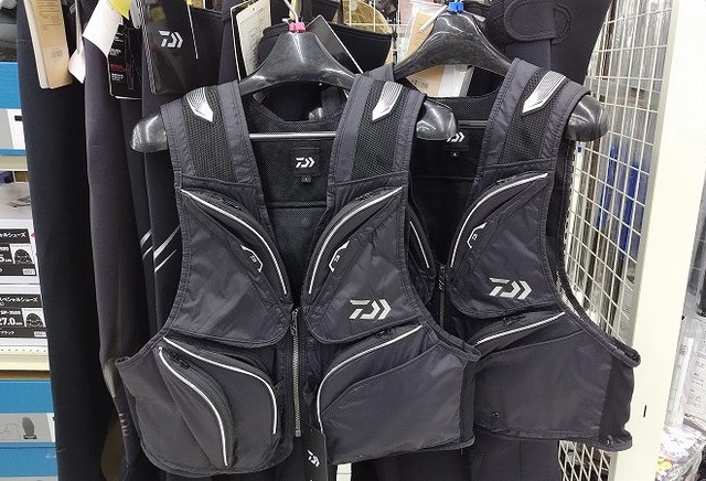 Amazon | ダイワ(DAIWA) 鮎ベスト DV－3023 ブラック S
