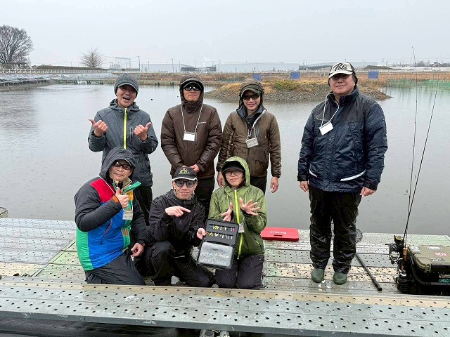 最近忙しいから、釣りに行けないので、釣り具が出品をします。良ければご検討宜しくお願いします。 There's an insane fishing pond in this world - YouTube